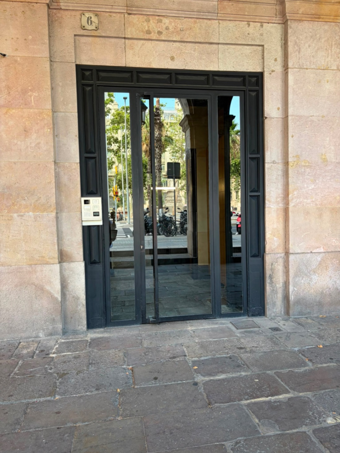 Apartamento de lujo icónico en la histórica Finca Regia en el Passeig d’Isabel II - a 3 minutos del mar